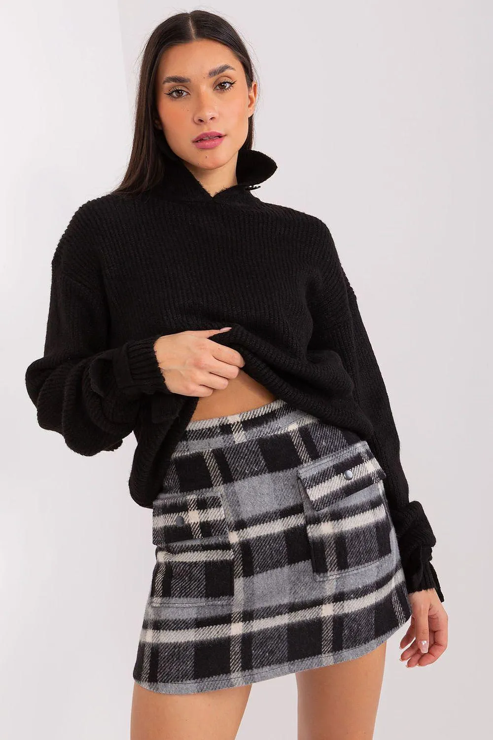 Chic Checkered Mini Skirt with Functional Pockets - Effortless Style for Any Occasion