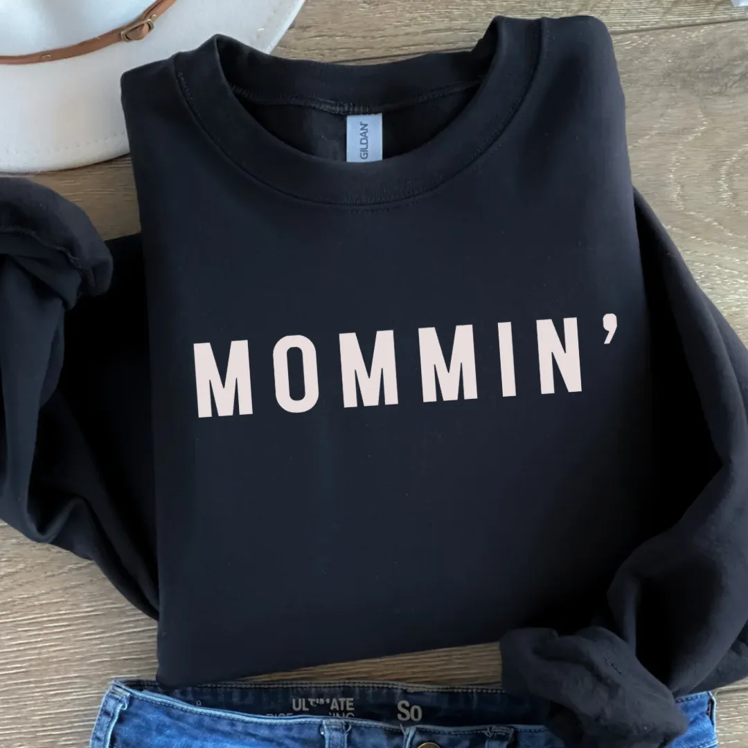 Mommin’ Crewneck Sweatshirt