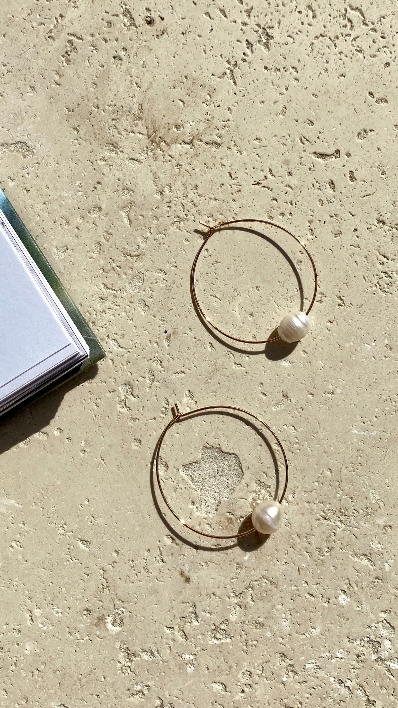 Simple Pearl Fine Wire Hoops - Cream/Gold