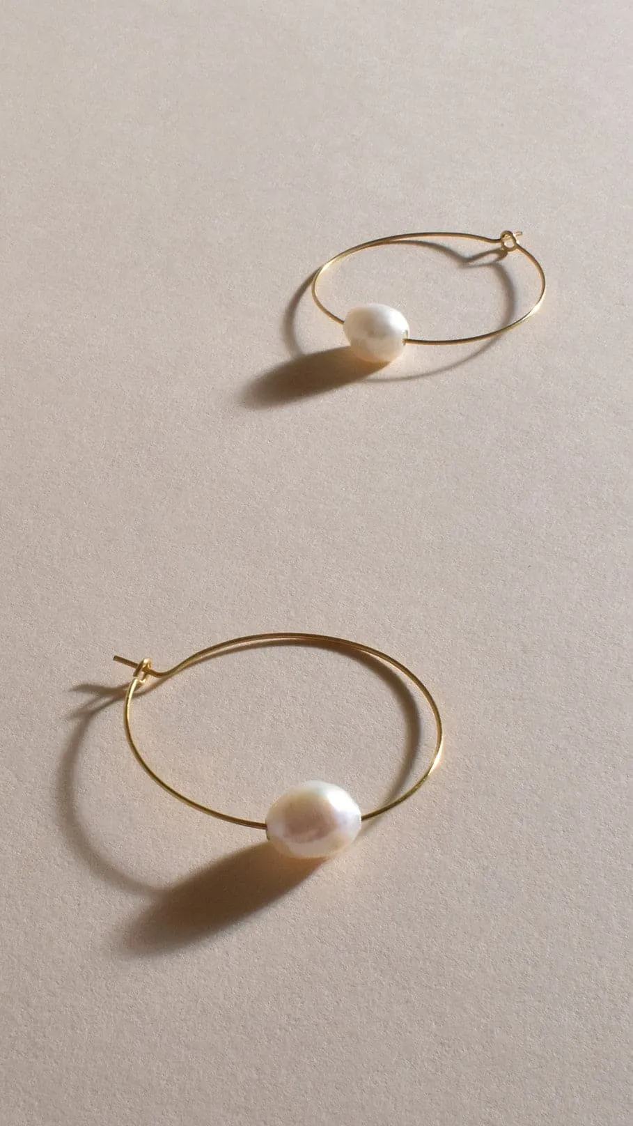 Simple Pearl Fine Wire Hoops - Cream/Gold